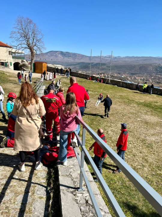 Tridesetak ukrajinske djece posjetilo Knin i tvrđavu: Dobro došli, prijatelji, Knin je uz vas! 