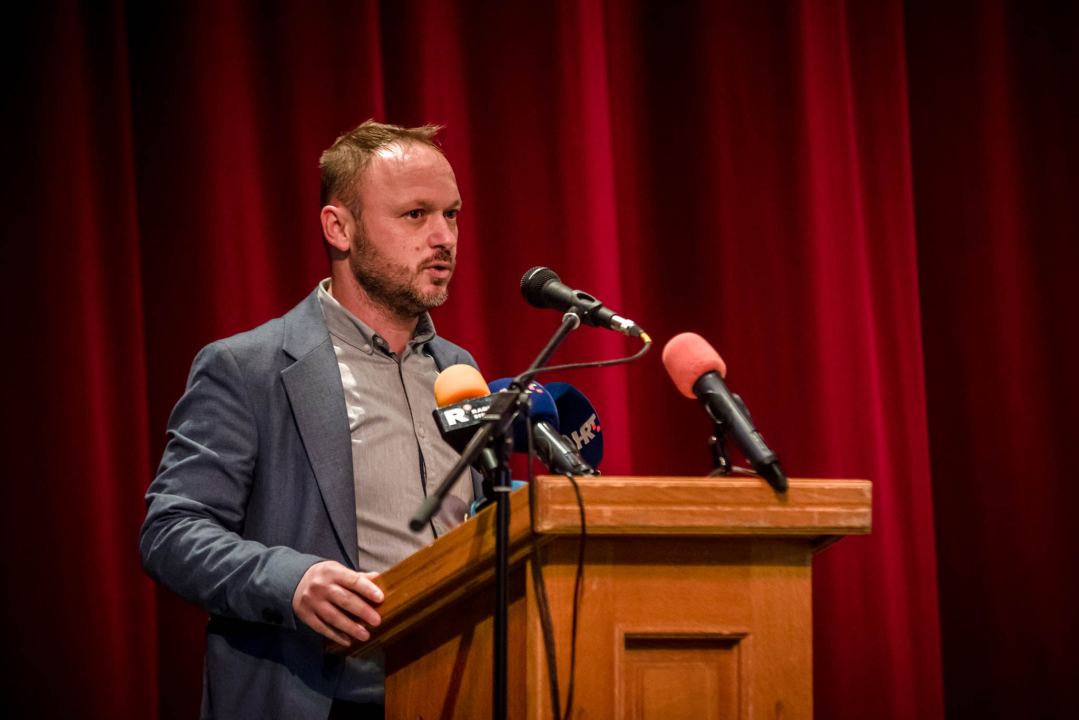 Prilično loša predstava na sjednici Županijske skupštine u drniškom kinu: Bilo je i kokica 