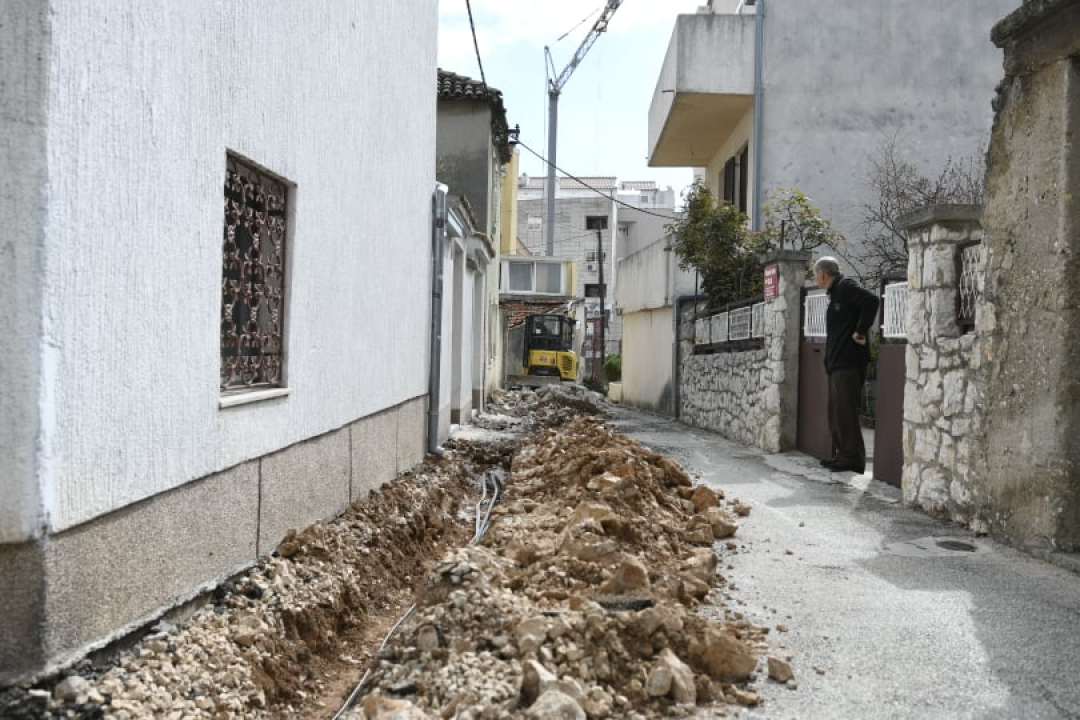 Velebitska raskopana bez ikakve najave: Stanarima blokirani ulazi, iz HEP-a kažu da je riječ o hitnom popravku