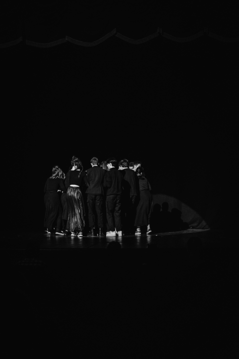 Smijeh i suze za Luku Škarića koji je iz publike gledao prijatelje kako mu ‘Mojom pričom’ skupljaju novac za operaciju