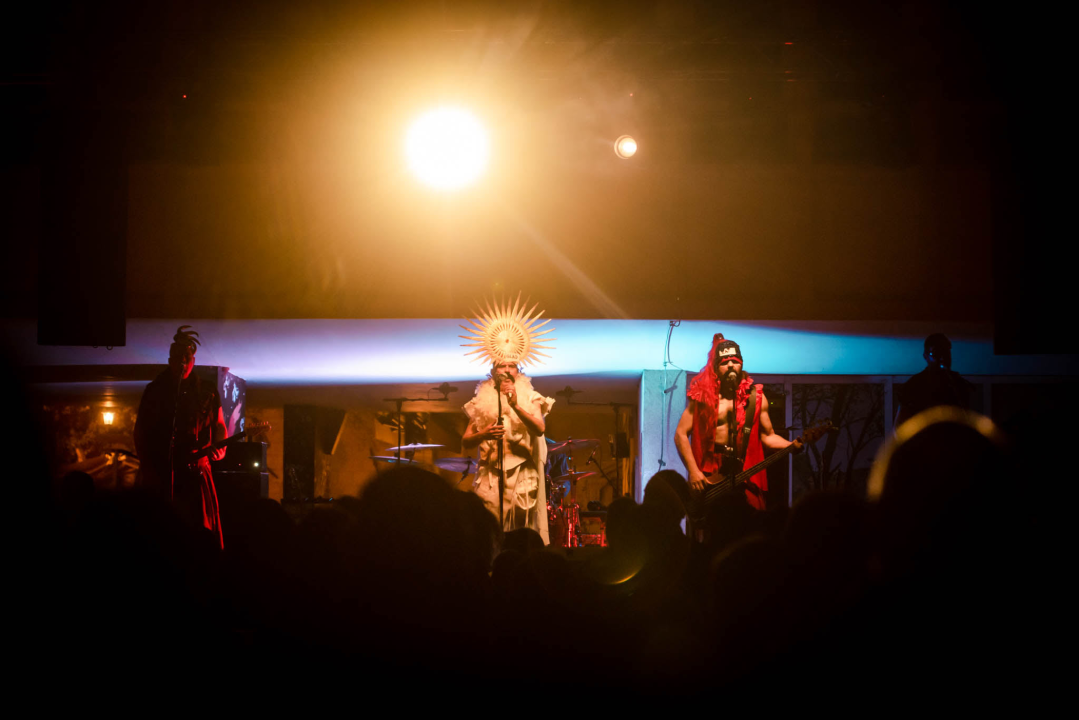 Članovi Leta3 na binu izašli kao jahači apokalipse: 'Napokon da smo više i ovo dočekali, baš guštamo večeras'