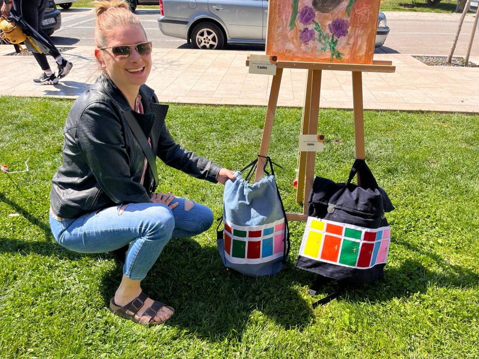 Svjetski dan umjetnosti: Ispred Azimuta svoja djela izložilo 18 umjetnika