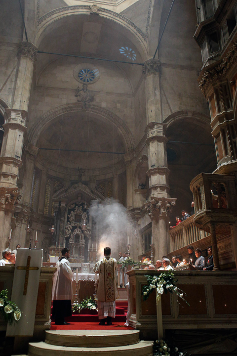 Vazmeno bdijenje u katedrali svetog Jakova: 'Božji darovi nisu privremeni, nisu prolazni'