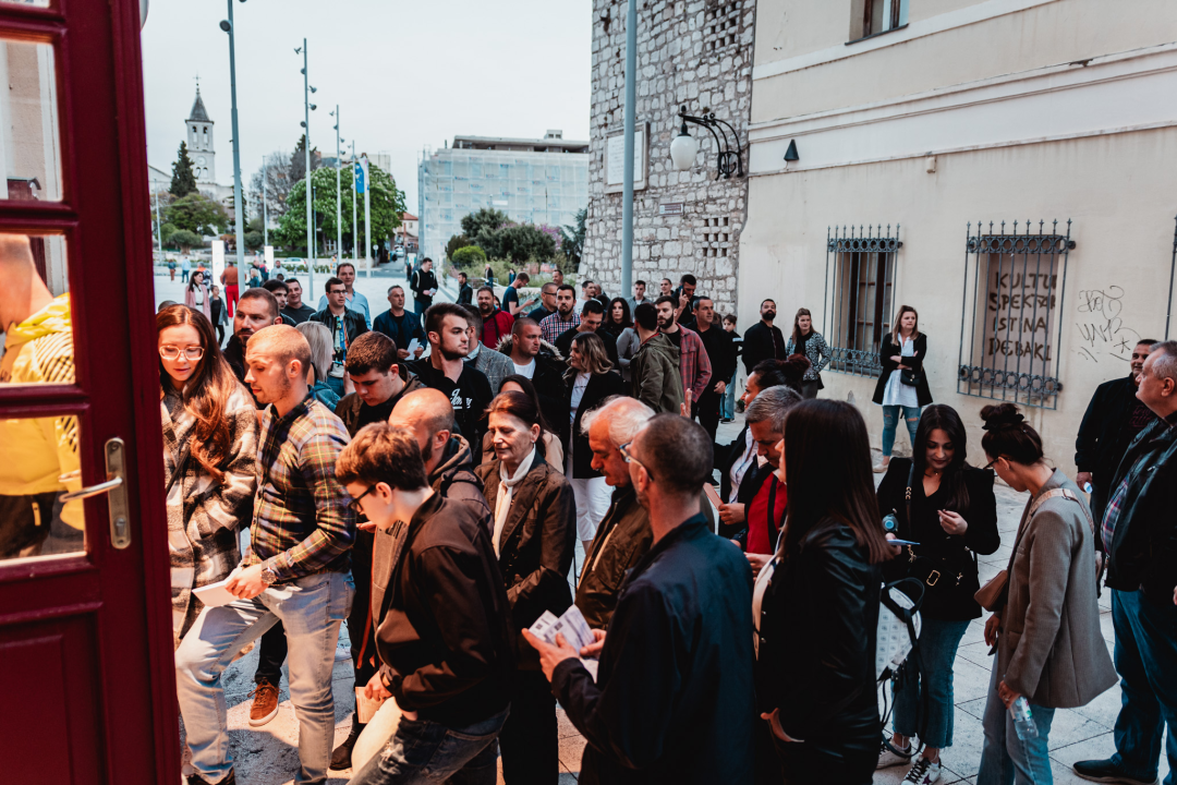 ‘Oči Uoči Zgospod'non’: Ričard je kao Mišo, samo digne ruke i publika umire od smijeha