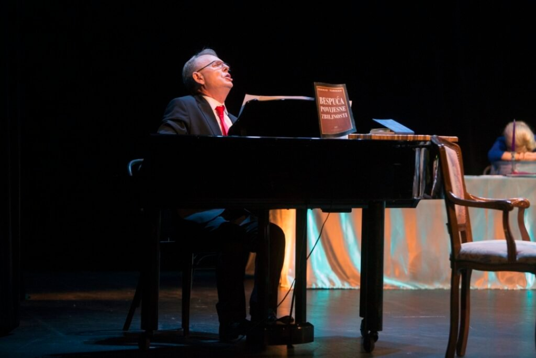 Tito, Tuđman, Mesić, Kolinda i Josipović u šibenskom teatru: Predstava Tarika Filipovića razveselila publiku