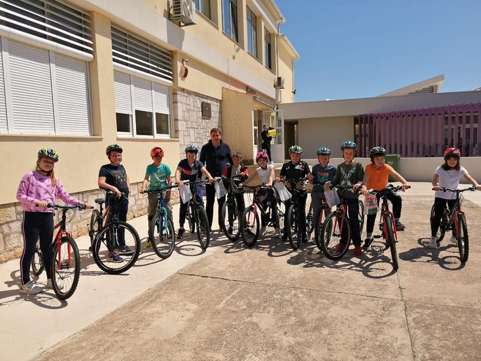 Općina Tribunj četvrtašima poklonila bicikle: 'Ovo je nagrada za dobar uspjeh'