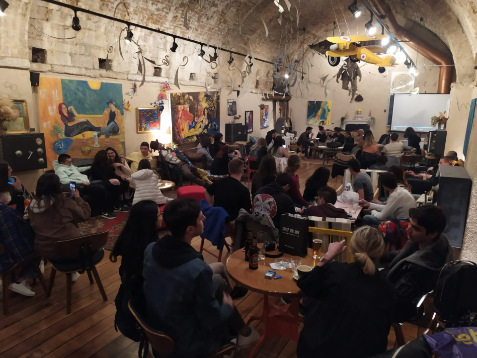 Mladi iz šest zemalja čistili Raduču i pričali o ratu: 'Kamenjem gradimo mostove, a ne sukobe'