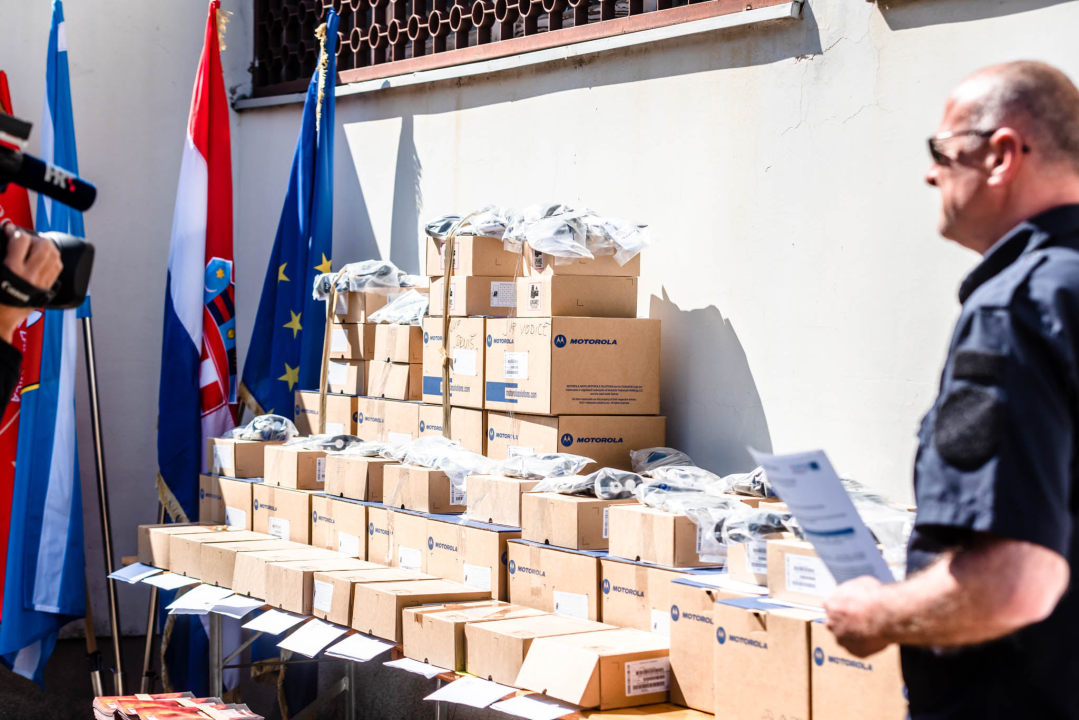 Gotovo milijun kuna vrijedna komunikacijska oprema iz projekta FIRESPILL podijeljena županijskim vatrogascima 