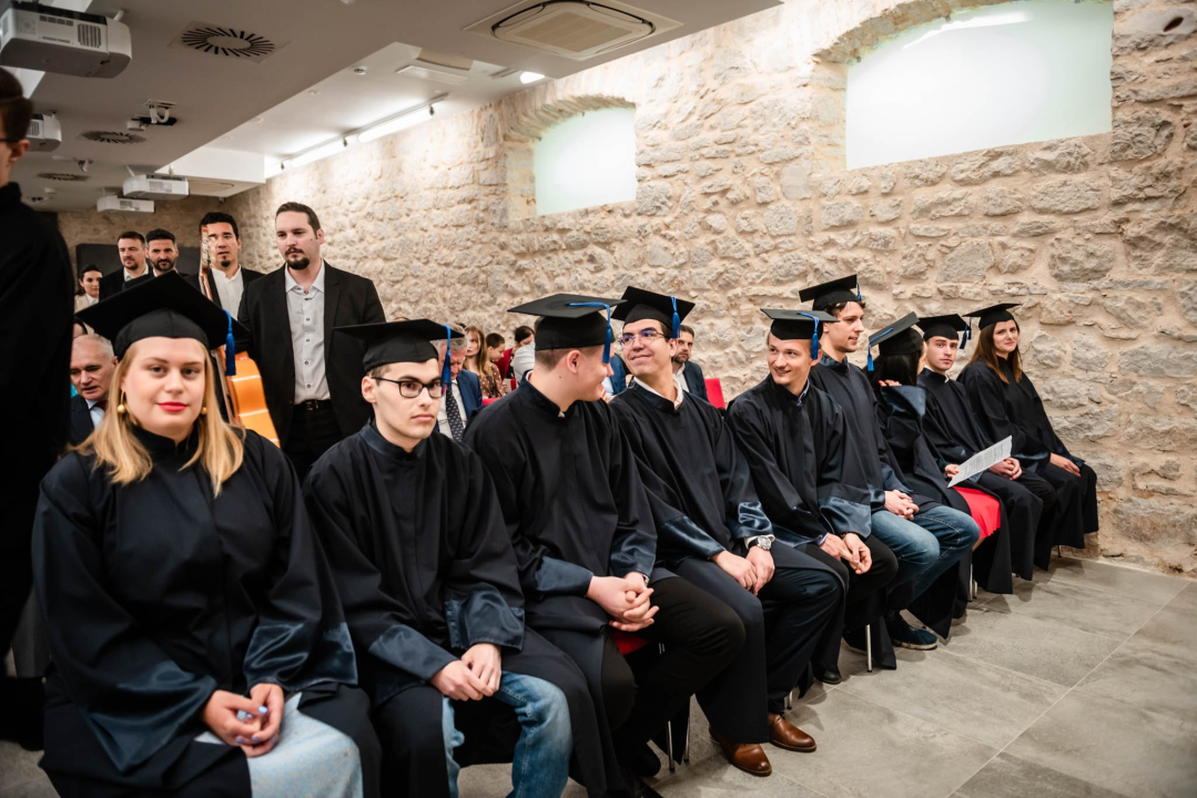 U Šibeniku promovirana četvrta generacija inženjera prvostupnika energetskih tehnologija: Stigao i rektor Boras