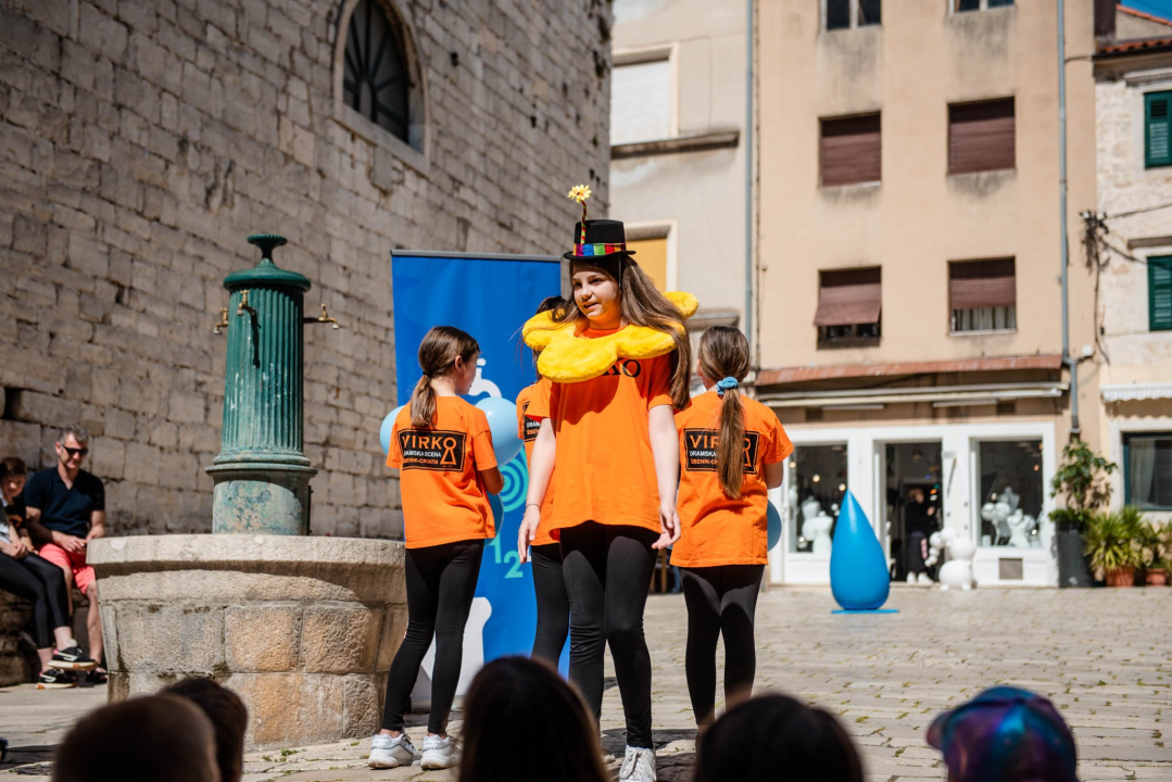 Na današnji dan prije 143 godine Šibenik se po prvi put napio pitke vode s javne špine na Maloj loži 