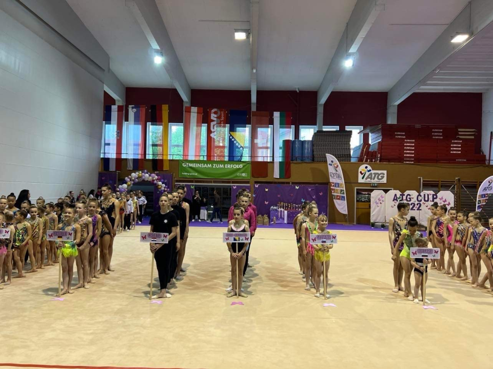 Šibenske ritmičke gimnastičarke vratile se s pregršt medalja iz Graza
