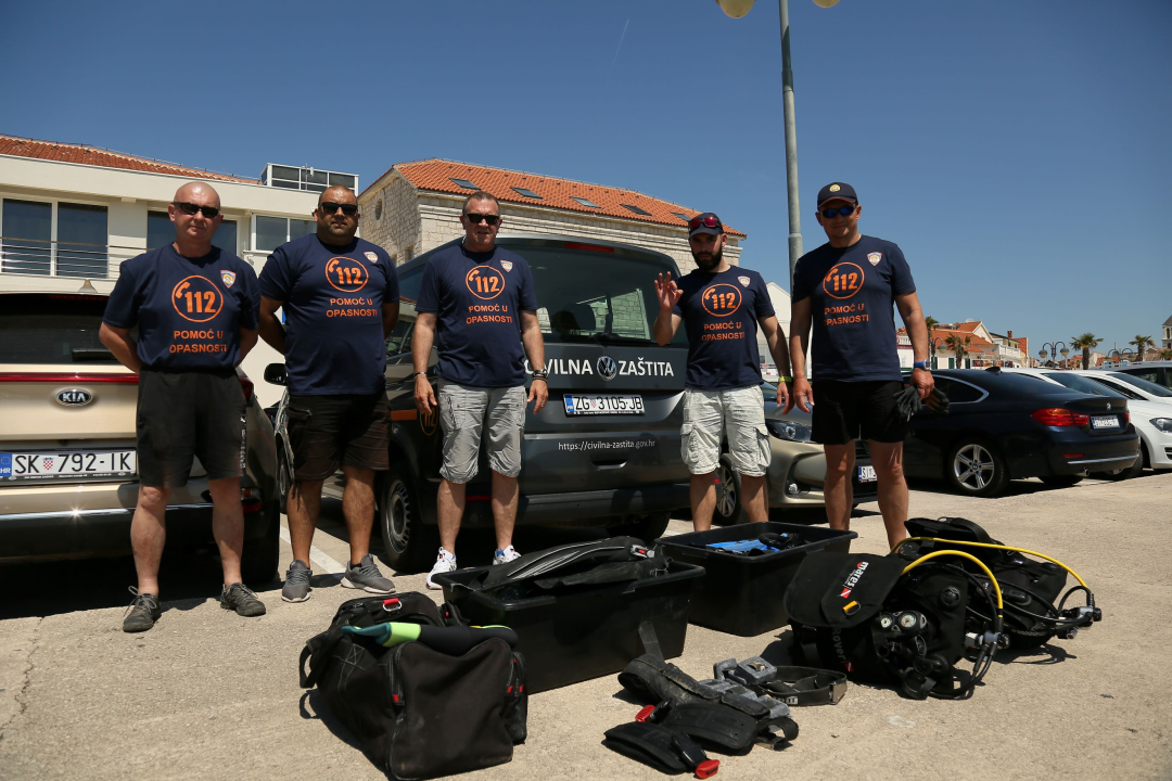 U eko-akciji očišćen Mali porat i lukobran u Vodicama 