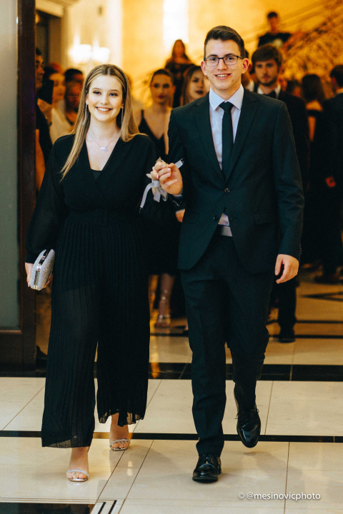 Pogledajte kako su zablistali učenici Industrijsko-obrtničke škole na svom maturalnom plesu (2. dio)