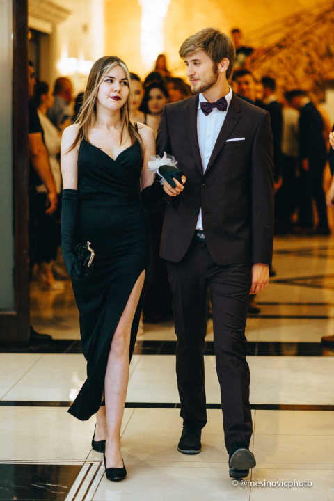 Pogledajte kako su zablistali učenici Industrijsko-obrtničke škole na svom maturalnom plesu (2. dio)