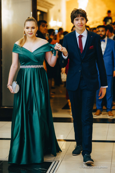 Pogledajte kako su zablistali učenici Industrijsko-obrtničke škole na svom maturalnom plesu (2. dio)