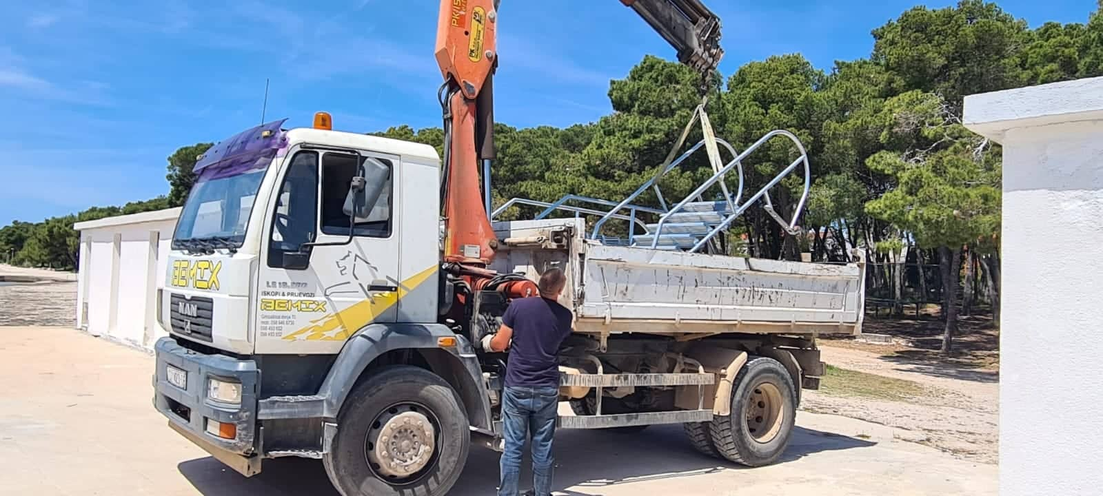 Nije to beznačajan događaj: Na Jadriji postavljene nove skale za ulazak u more