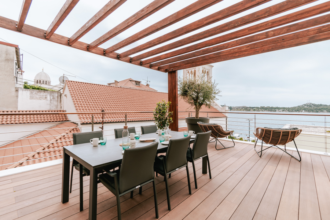 Oduševio nas je luksuz s katedralom na dlanu! Armerunov apartman jedinstven je spoj tradicije i modernog dizajna