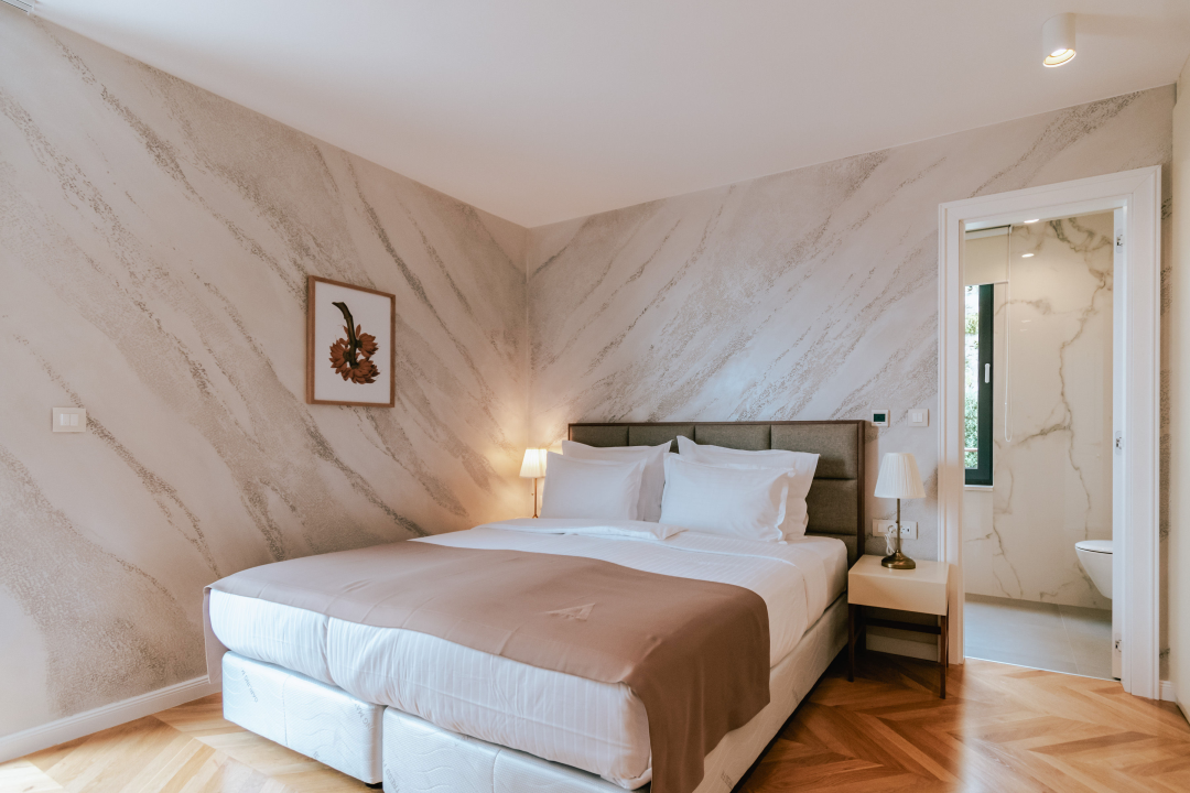 Oduševio nas je luksuz s katedralom na dlanu! Armerunov apartman jedinstven je spoj tradicije i modernog dizajna