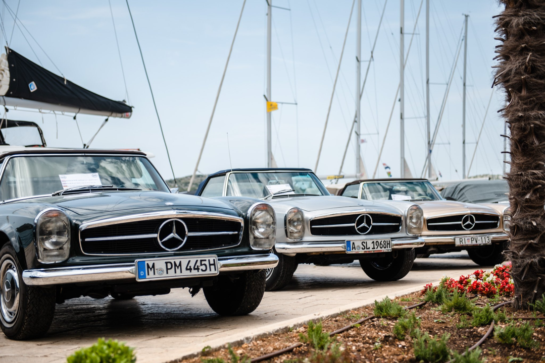 Šibenska riva puna legendarnih Mercedesovih 'Pagoda', tamo su do 17 sati