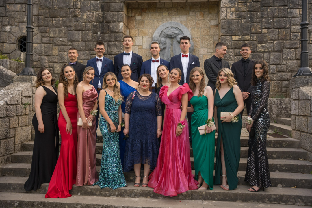 Drniški maturanti nakon dvije godine opet imali špalir na Poljani!