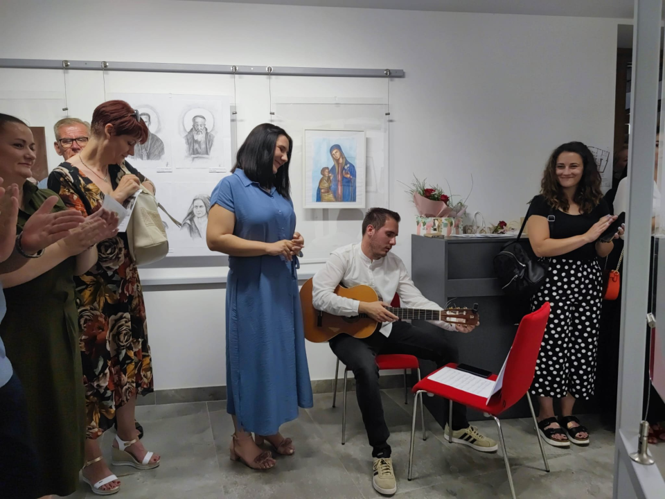 Antonela ima 14 godina, a iza nje je već jedna samostalna izložba