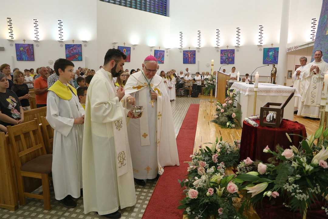 Na Šubićevcu blagoslovljen relikvijar u kojem se nalaze moći svetog Ante Padovanskog