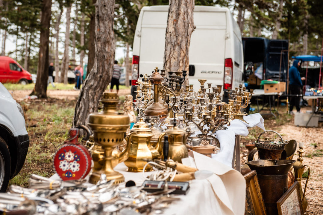 Bili smo na Benkovačkom sajmu: Najtraženija 'roba' su CD-evi Thompsona i Bulića, a za prasetinu se čeka red