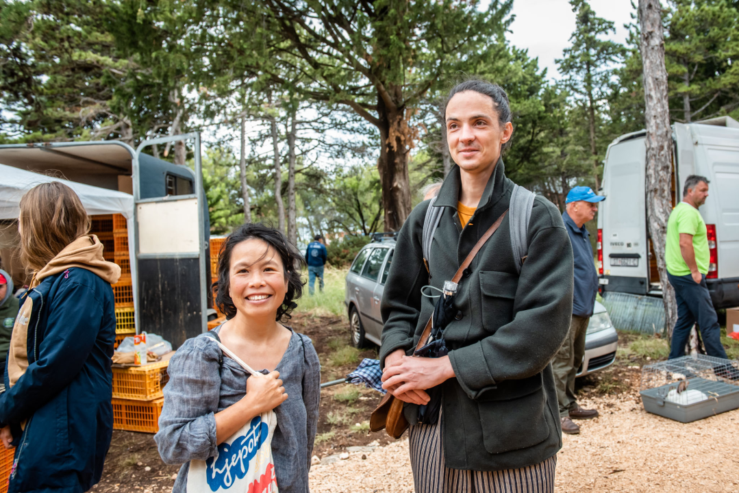 Bili smo na Benkovačkom sajmu: Najtraženija 'roba' su CD-evi Thompsona i Bulića, a za prasetinu se čeka red