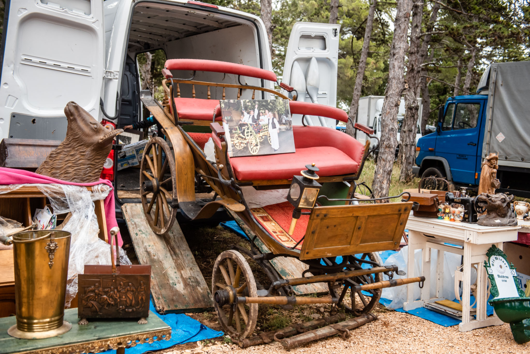 Bili smo na Benkovačkom sajmu: Najtraženija 'roba' su CD-evi Thompsona i Bulića, a za prasetinu se čeka red