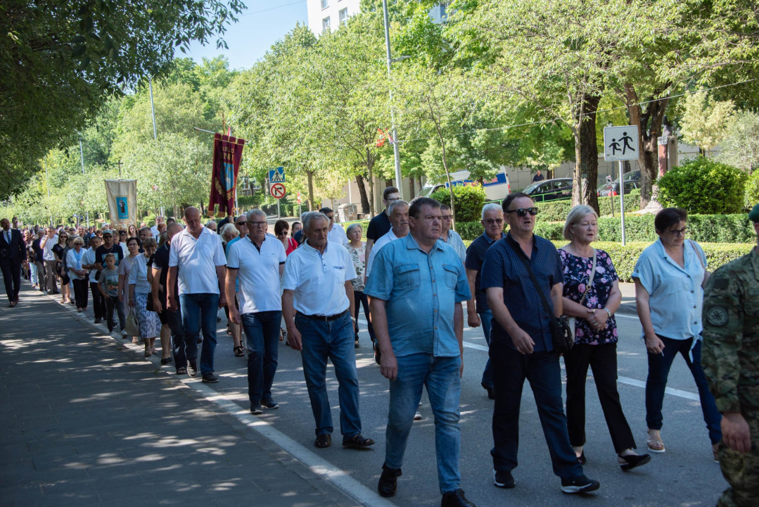 Dan grada Knina i blagdan sv. Ante započeo procesijom, završava koncertom Ivana Zaka