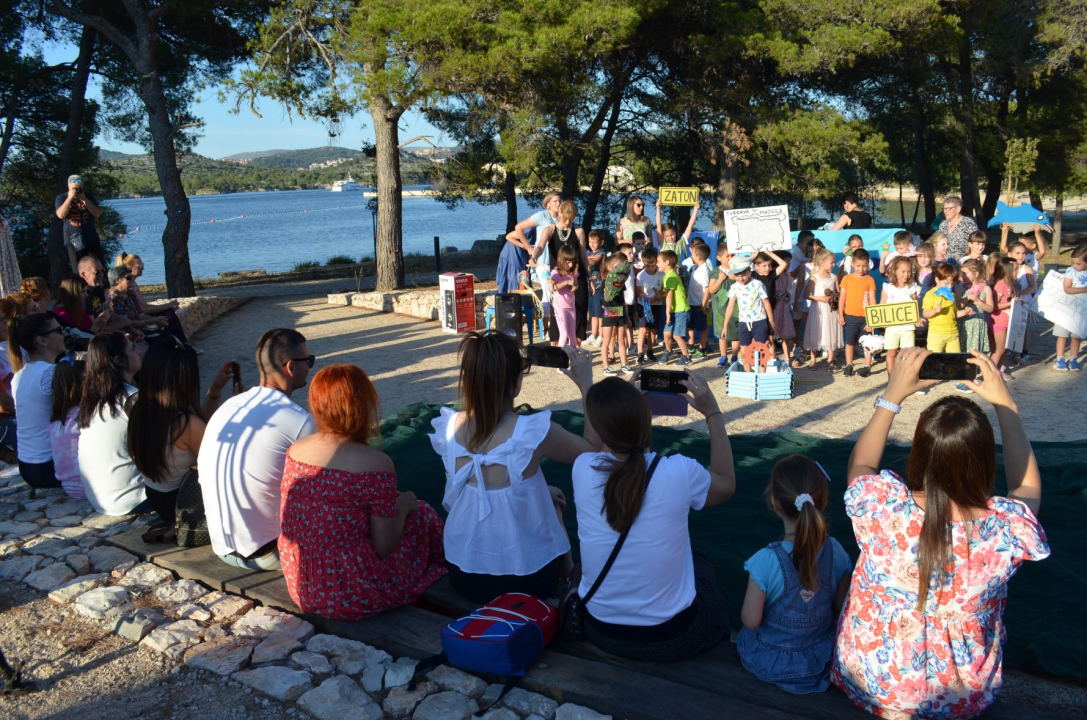 Mališani DV Smilje u uvali Minerska održali završnu svečanost