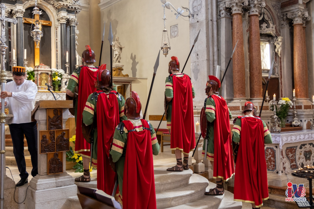 Procesijom kroz mjesto u Vodicama proslavljeno Tijelovo