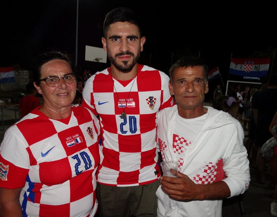 Veličanstven doček hrvatskog reprezentativca Martina Erlića u rodnom Tinju