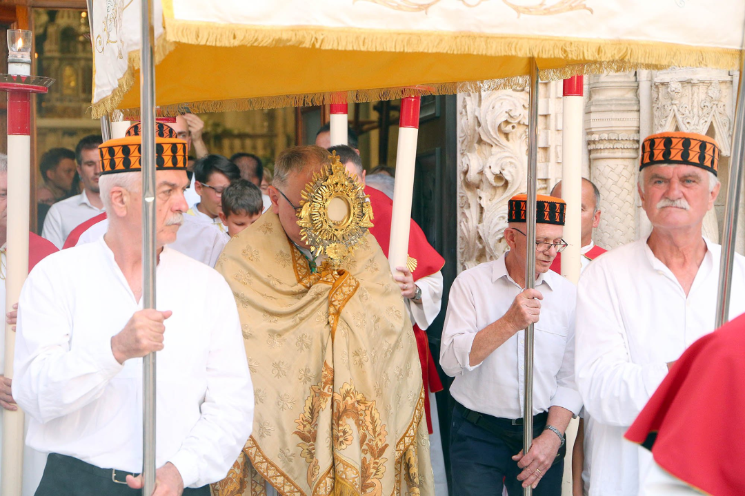 Vjernici u Šibeniku proslavili Tijelovo