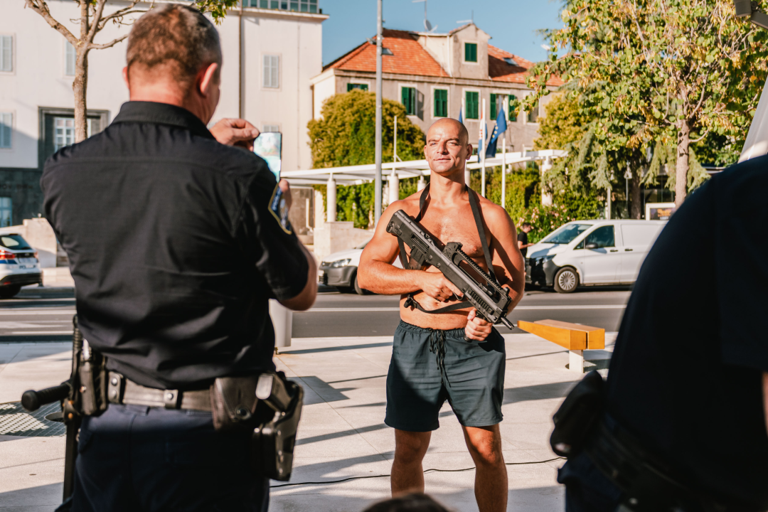 Dan otvorenih vrata Policije na Poljani: Najviše zanimanja za fotografiranje s vatrenim oružjem