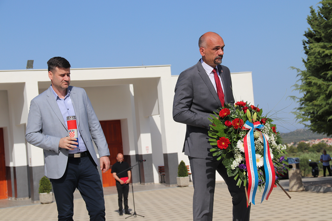 Polaganjem vijenaca na Kvanju obilježen Dan antifašističke borbe