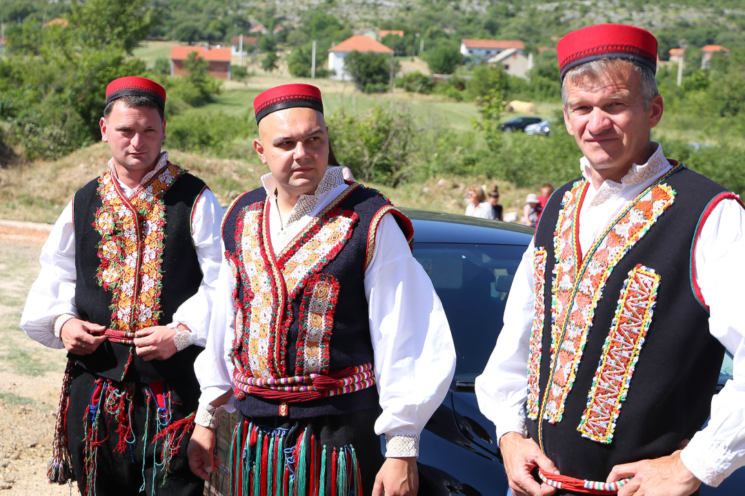 U Kričkama posvećena obnovljena crkva Pokrova presvete Bogorodice 