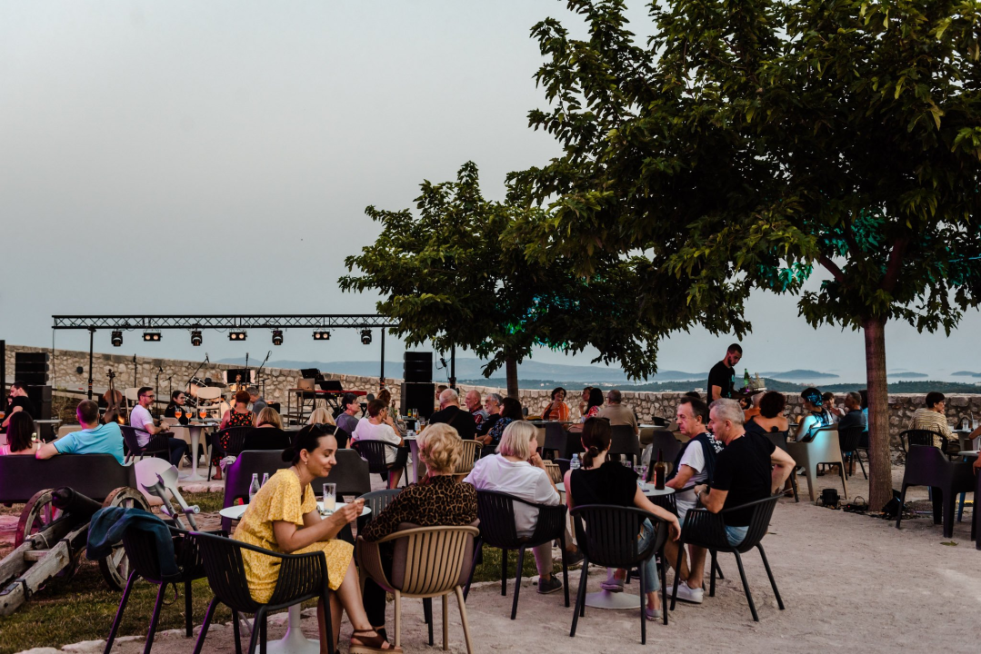 Čarobna večer na tvrđavi Barone: Šibenčani uživali u dvostrukom koncertu za Svjetski dan glazbe