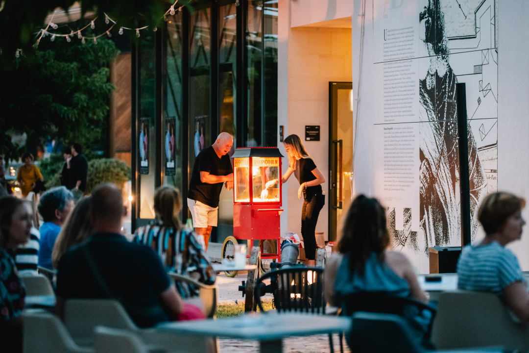 Filmom Nine Violić otvoreno ljetno kino na Baroneu: 'Sjajno se osjećam sa šibenskom publikom' 