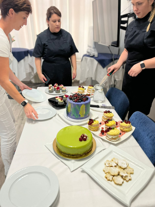 Polaznici POU Šibenik uspješno završili program prekvalifikacije za kuhare, konobare, pekare i slastičare!