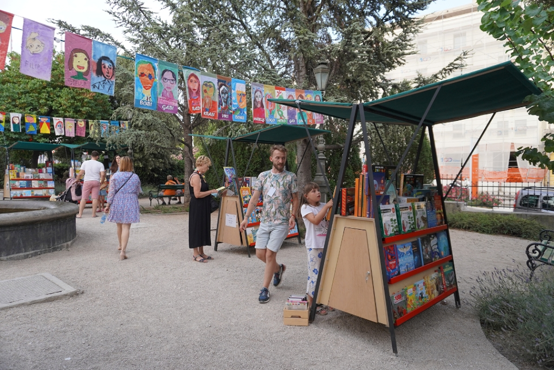 U kazalištu ništa, Ljetna otkazana: Ostaje vam program po ulicama i trgovima