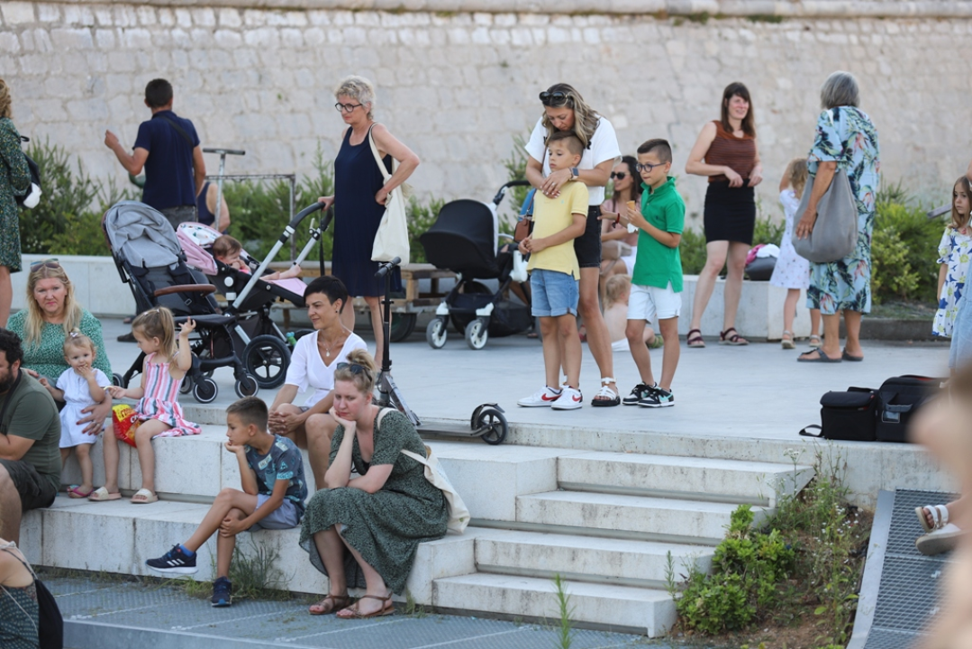 Danas je zbog MDF-a najduži dan u godini: Poznati čitaju, sajam knjiga, ulični program, predstave...