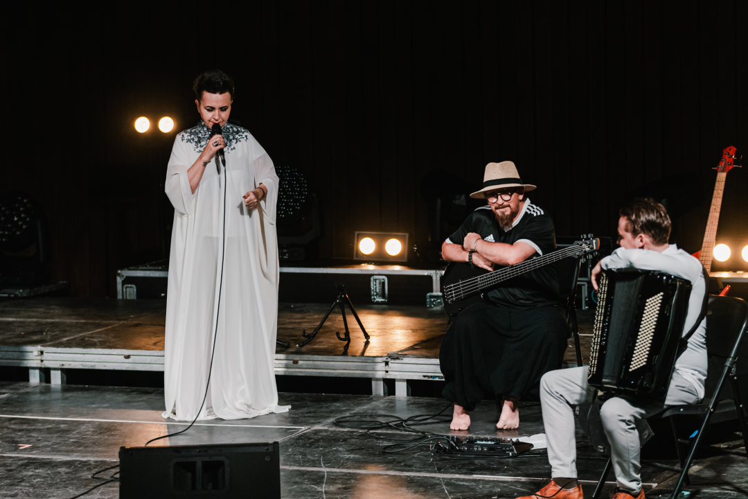 Amira Medunjanin po treći put na sv. Mihovilu: Red glazbe, red suza pa red smijeha!