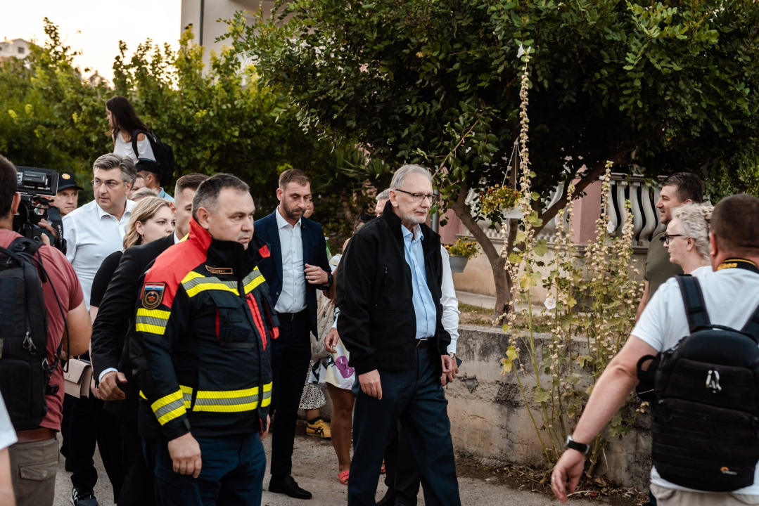 Plenković u Zatonu: 'U posljednjih šest godina nije izgorjelo ovoliko kuća, a smještaj za one koji su otišli bit će osiguran'