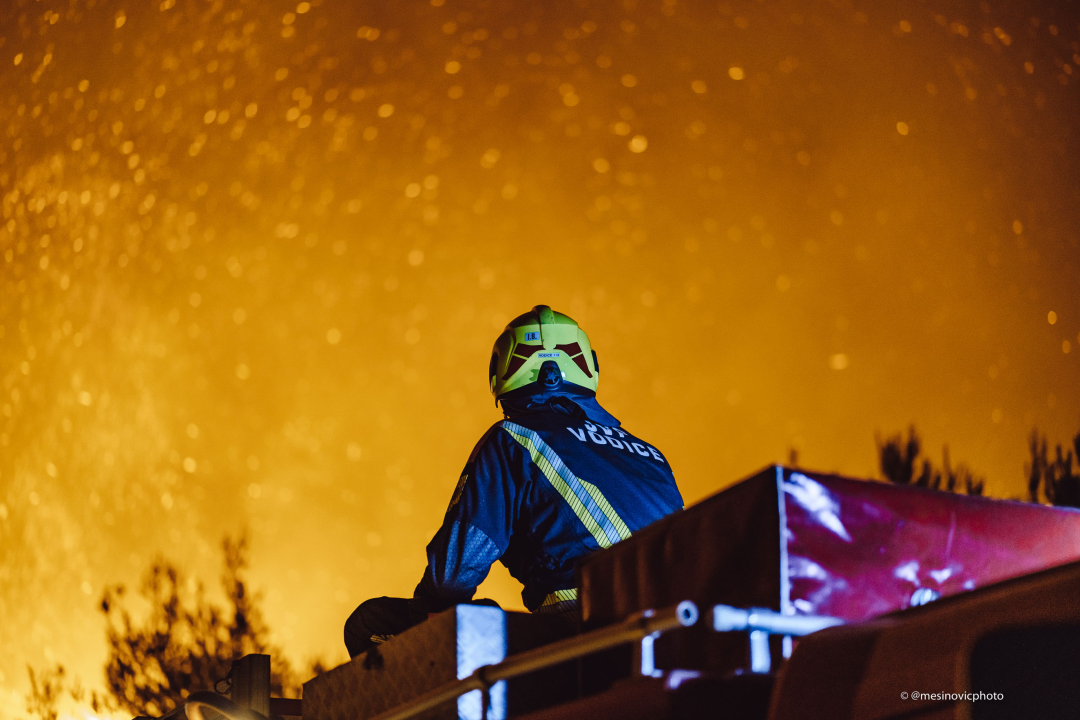 Fotogalerija i video: Bitka s vatrom u Zatonskoj ulici koja spaja Zaton i Benkovačku cestu