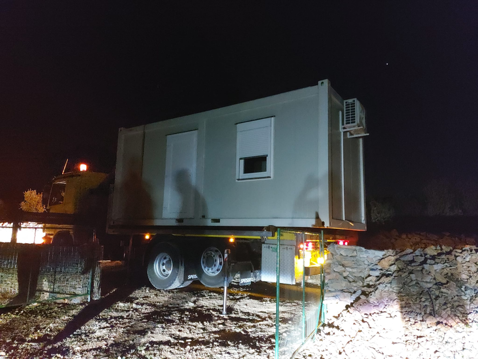 U Zaton i Raslinu stigle mobilne kućice za obitelji koje su ostale bez domova: 'Vjerujem da će zimu dočekati u novoj kući'