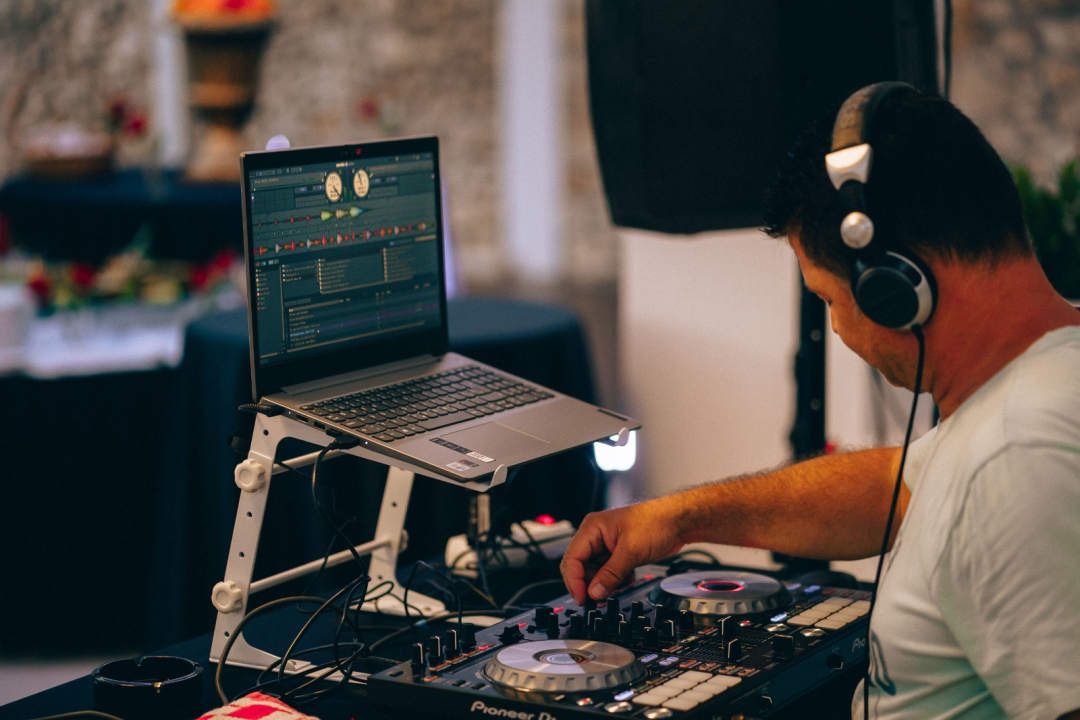 Šibenski maturanti proslavili 35 godina mature. Plesali do zore uz hitove 80-ih