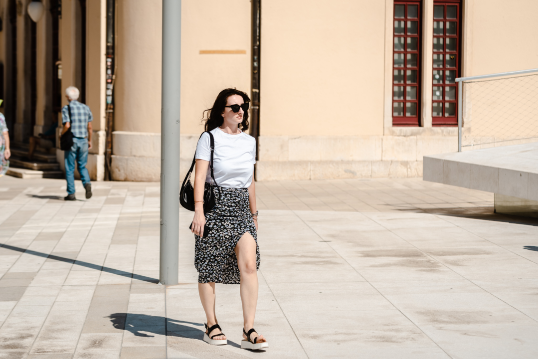 Lijepe sugrađanke šarenim modnim kombinacijama ukrale sve poglede u centru grada 