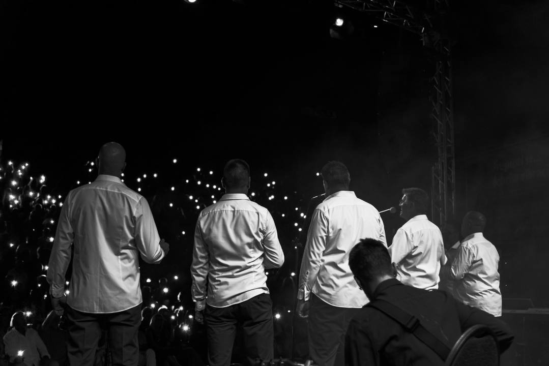  Klapa Rišpet prvi put nastupila u Šibeniku i oduševila publiku: 'Nećemo se sad tu samo njihati kao šest čempresa'