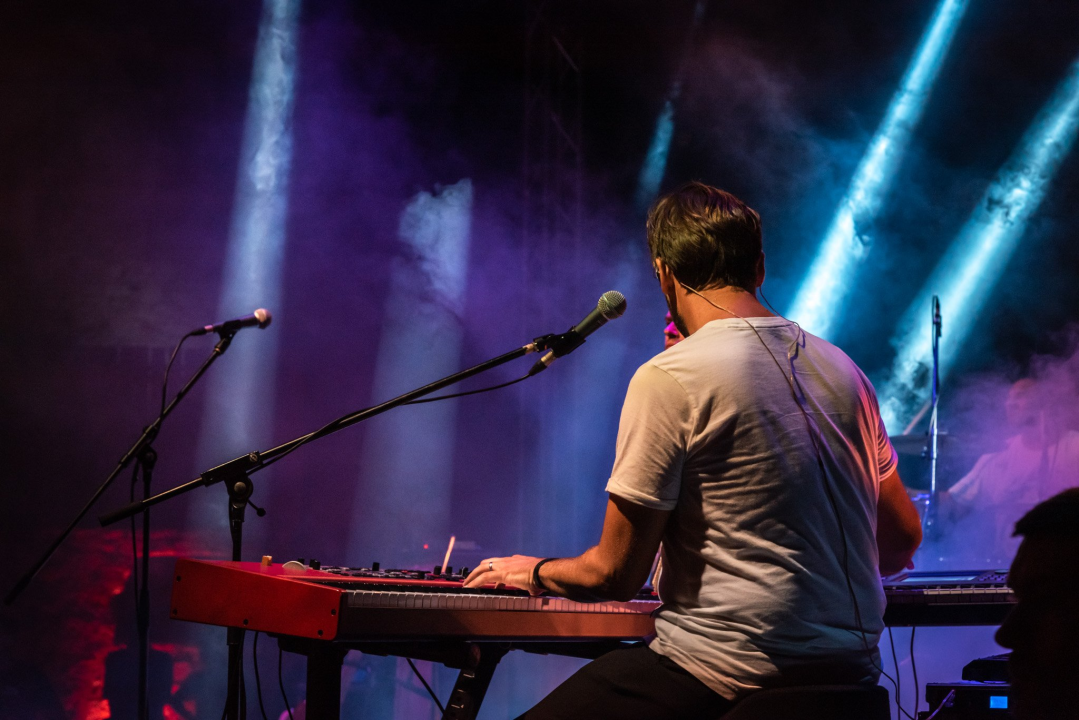 Tony Cetinski u Šibeniku predstavio novi izgled i usput oduševio publiku